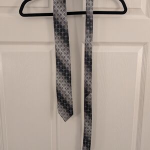 Elegant Gray Patterned Men's Tie